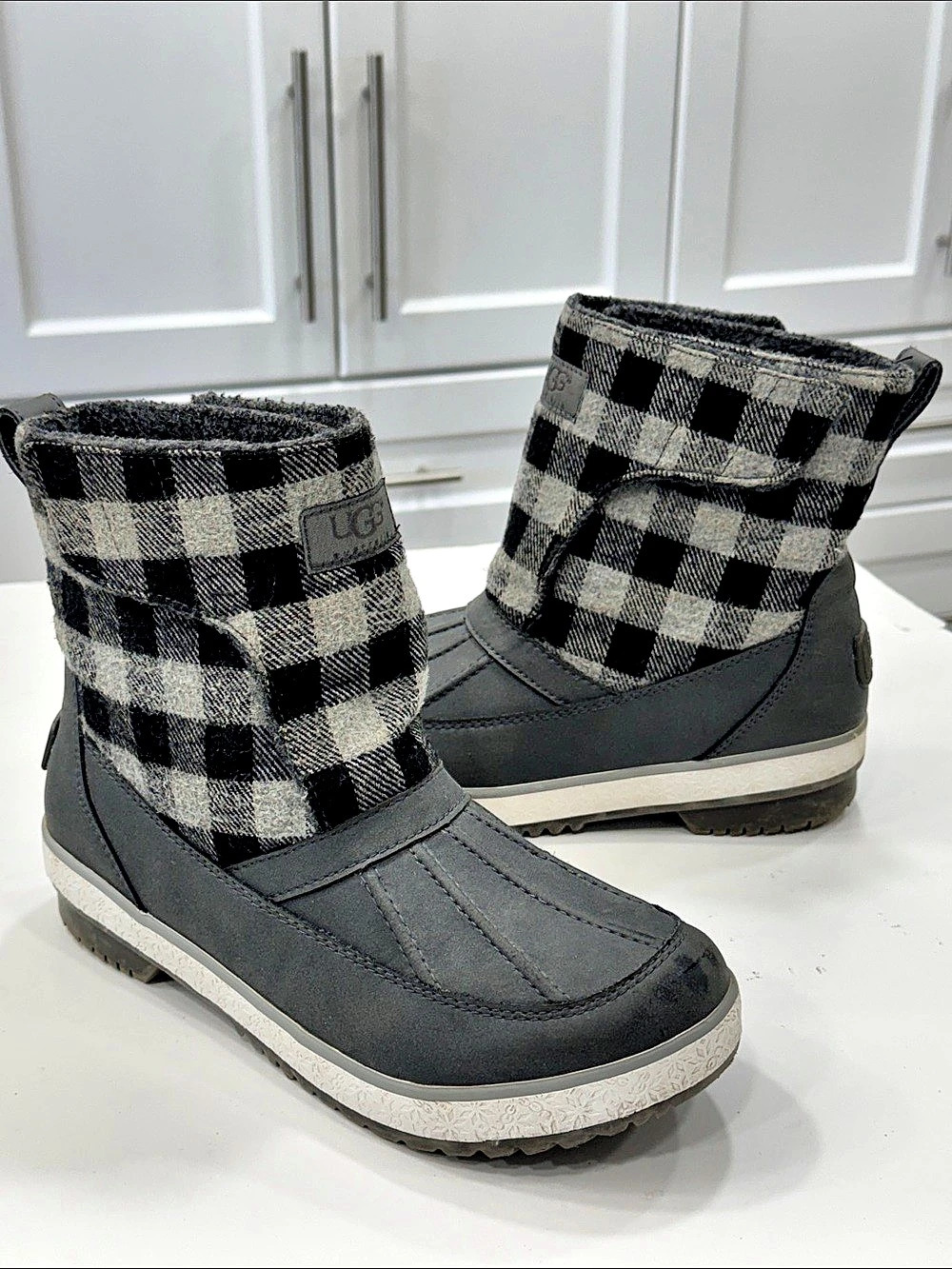 UGG Astin Kids Waterproof Winter Boots | Size 5 | Grey Buffalo Plaid